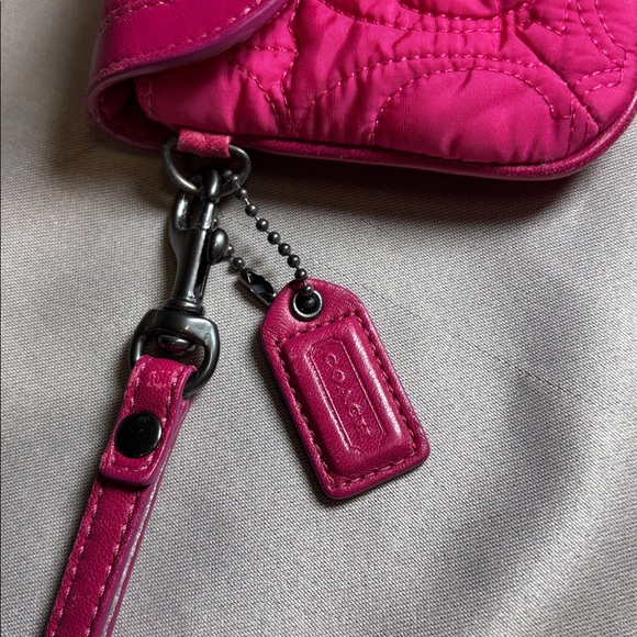 Coach Fushia Quilted Wristlet - Picture 4 of 11